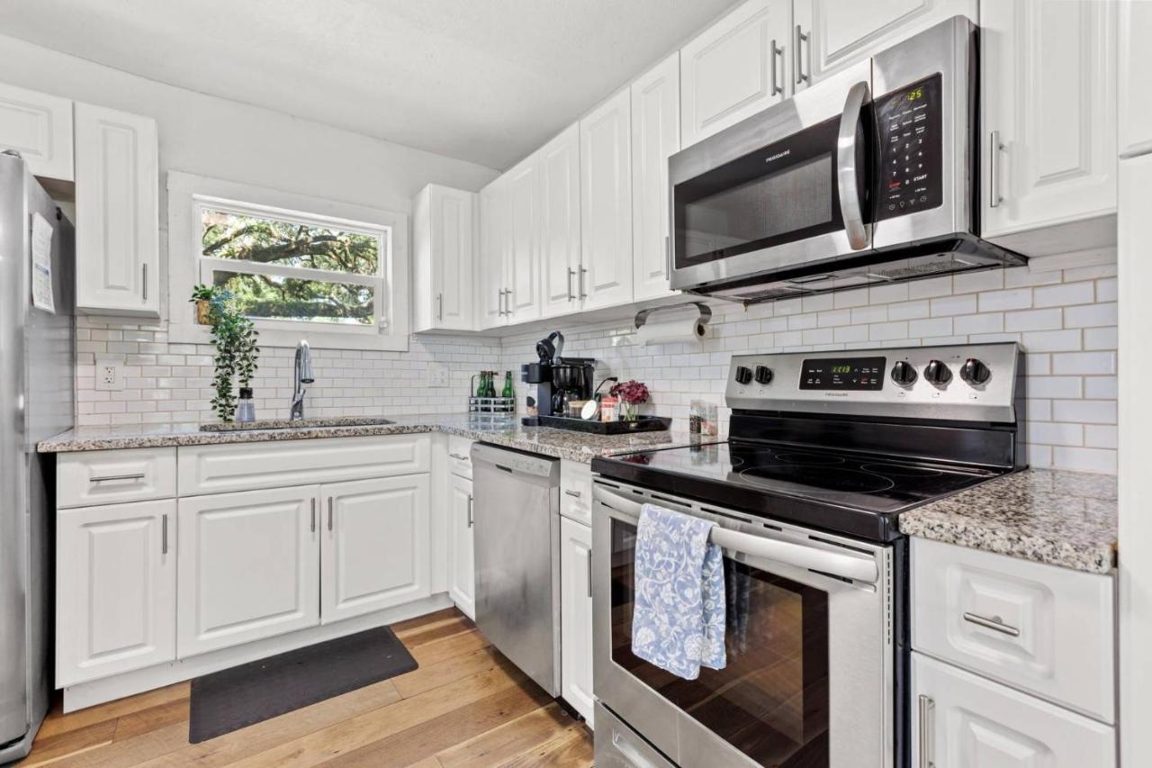 Treehouse Is A Quaint 2 Bedroom In An Up-And-Coming Part Of Town, Pet Friendly With Fenced Yard And Lounge Area That Is Close To Downtown Tampa Exterior photo