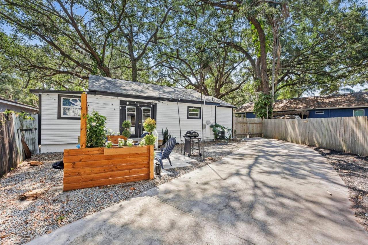 Treehouse Is A Quaint 2 Bedroom In An Up-And-Coming Part Of Town, Pet Friendly With Fenced Yard And Lounge Area That Is Close To Downtown Tampa Exterior photo