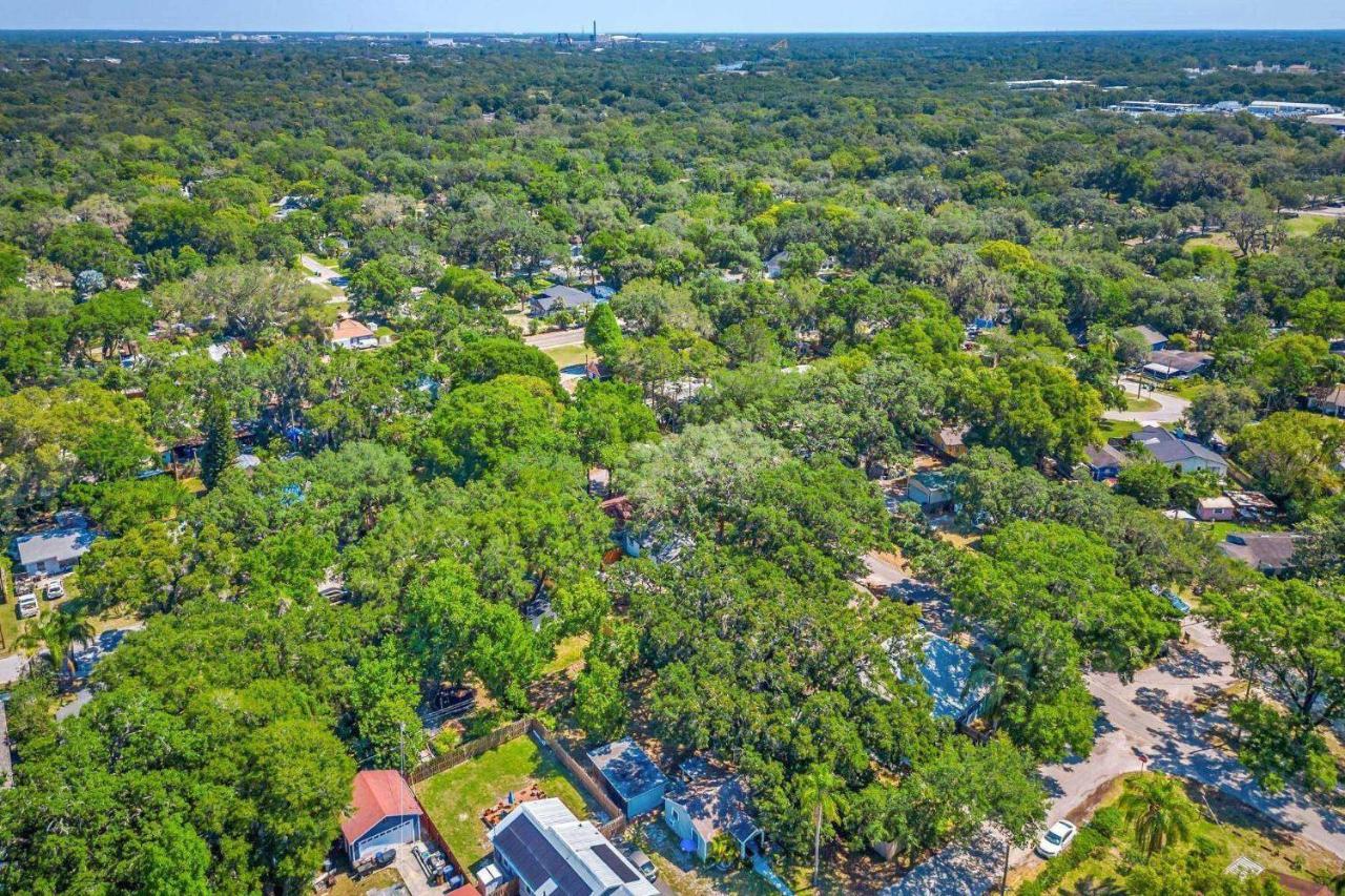 Treehouse Is A Quaint 2 Bedroom In An Up-And-Coming Part Of Town, Pet Friendly With Fenced Yard And Lounge Area That Is Close To Downtown Tampa Exterior photo