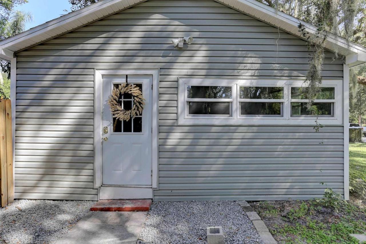 Treehouse Is A Quaint 2 Bedroom In An Up-And-Coming Part Of Town, Pet Friendly With Fenced Yard And Lounge Area That Is Close To Downtown Tampa Exterior photo